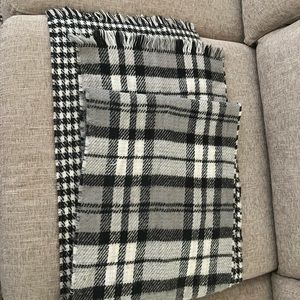 Steve Madden Houndstooth Scarf Reversible Black White Plaid Shawl 13x74" Long